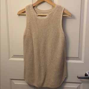 Sleeveless knit top